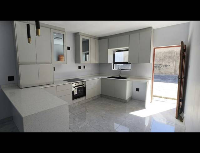 2 BEDROOM APARTMENT FOR SALE IN ESCOMBE